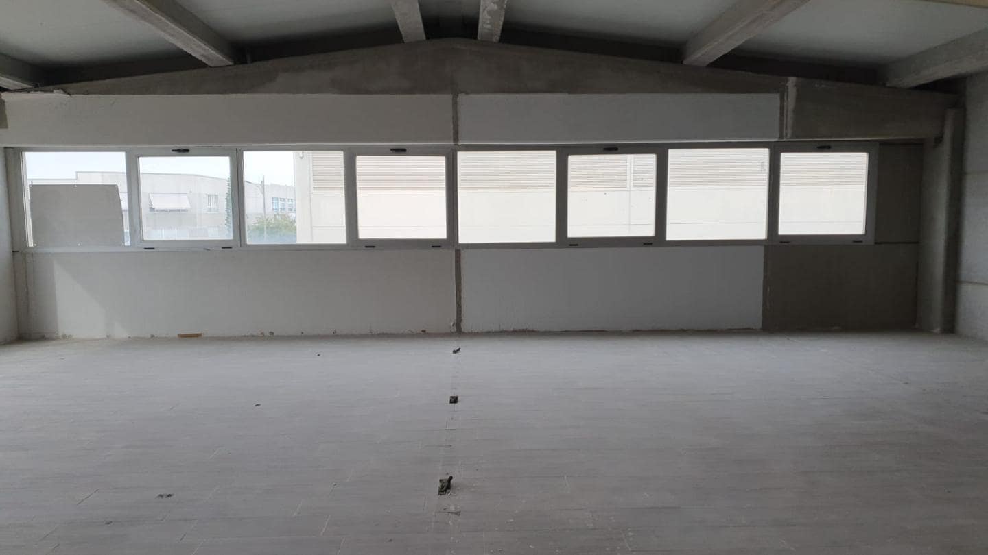 Komercyjne do wynajęcia w Paterna - 2 150 € (Ref: 7592251)