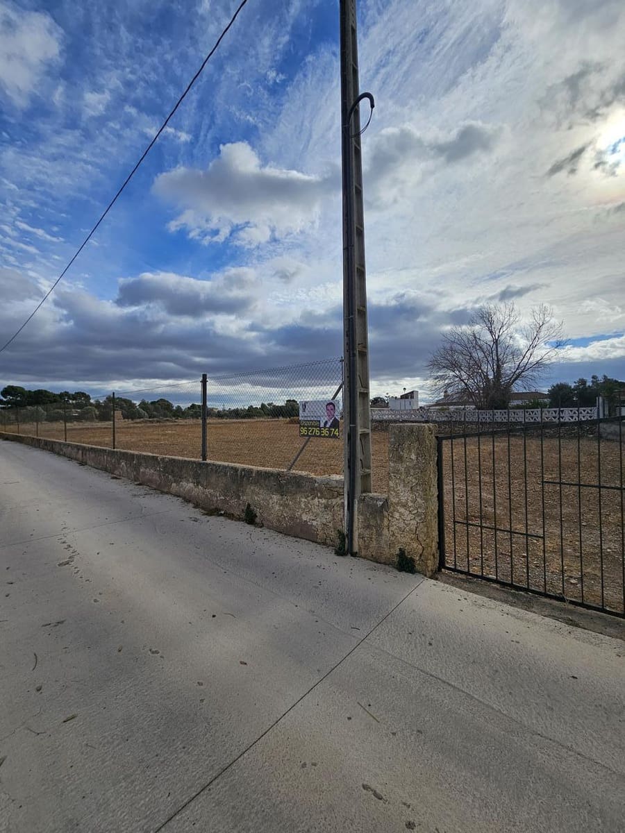 Teren niezagospodarowany na sprzedaż w La Pobla de Vallbona - 115 000 € (Ref: 8097831)