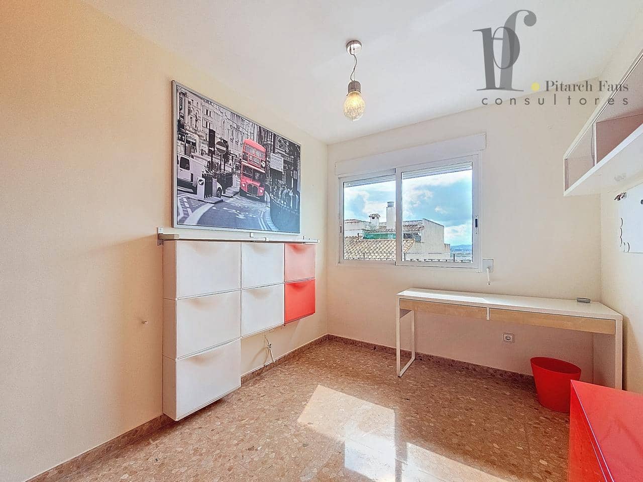 Piso de 3 habitaciones en La Pobla de Vallbona en alquiler - 1.200 € (Ref: 8848650)