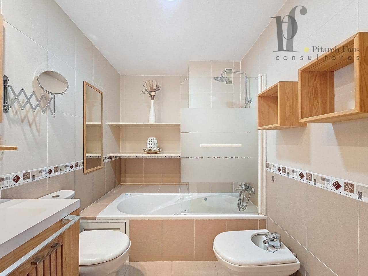 Piso de 3 habitaciones en La Pobla de Vallbona en alquiler - 1.200 € (Ref: 8848650)