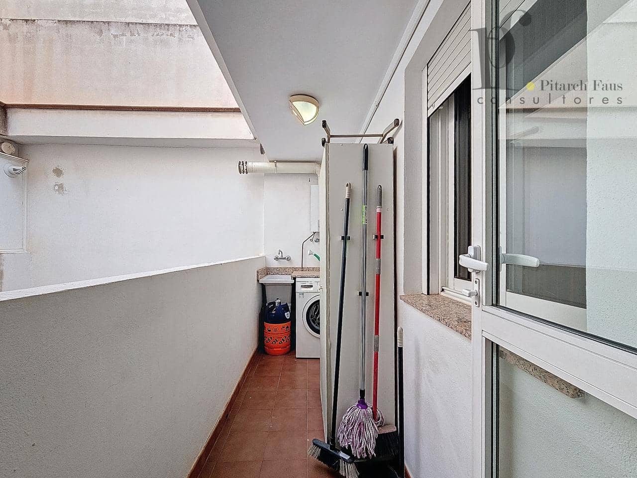 Piso de 3 habitaciones en La Pobla de Vallbona en alquiler - 1.200 € (Ref: 8848650)