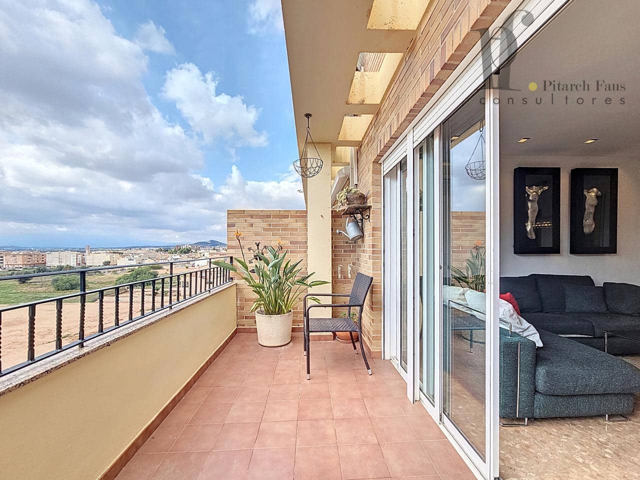 Piso de 3 habitaciones en La Pobla de Vallbona en alquiler - 1.200 € (Ref: 8848650)