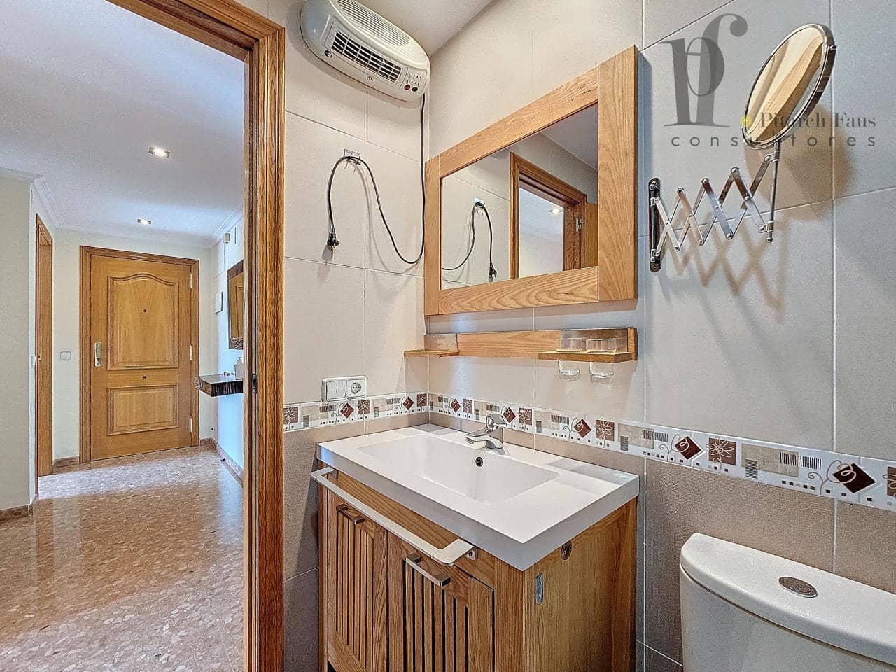 Piso de 3 habitaciones en La Pobla de Vallbona en alquiler - 1.200 € (Ref: 8848650)