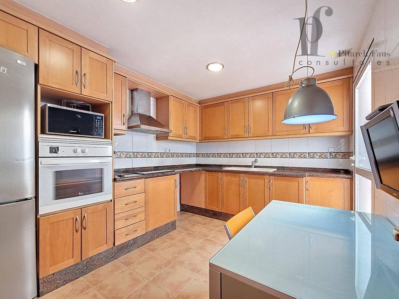 Piso de 3 habitaciones en La Pobla de Vallbona en alquiler - 1.200 € (Ref: 8848650)