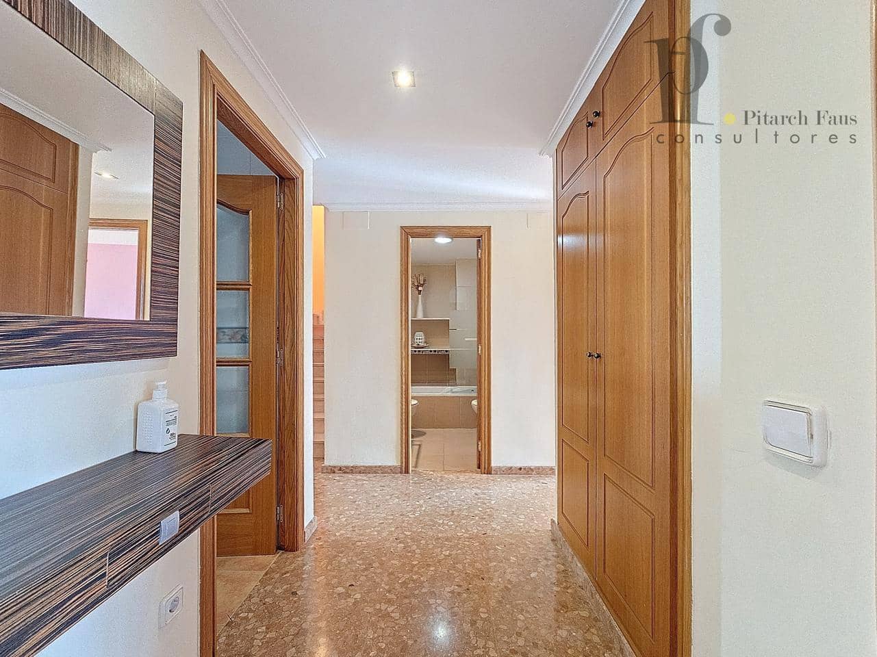 Piso de 3 habitaciones en La Pobla de Vallbona en alquiler - 1.200 € (Ref: 8848650)