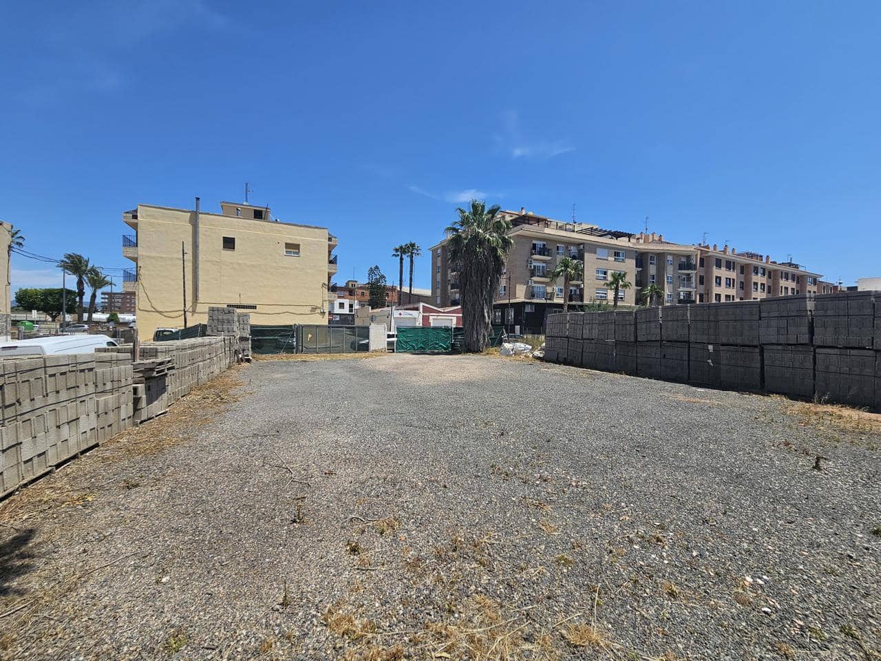 Grunde uden byggetilladelser til salg i La Pobla de Vallbona - € 300.000 (Ref: 9013500)