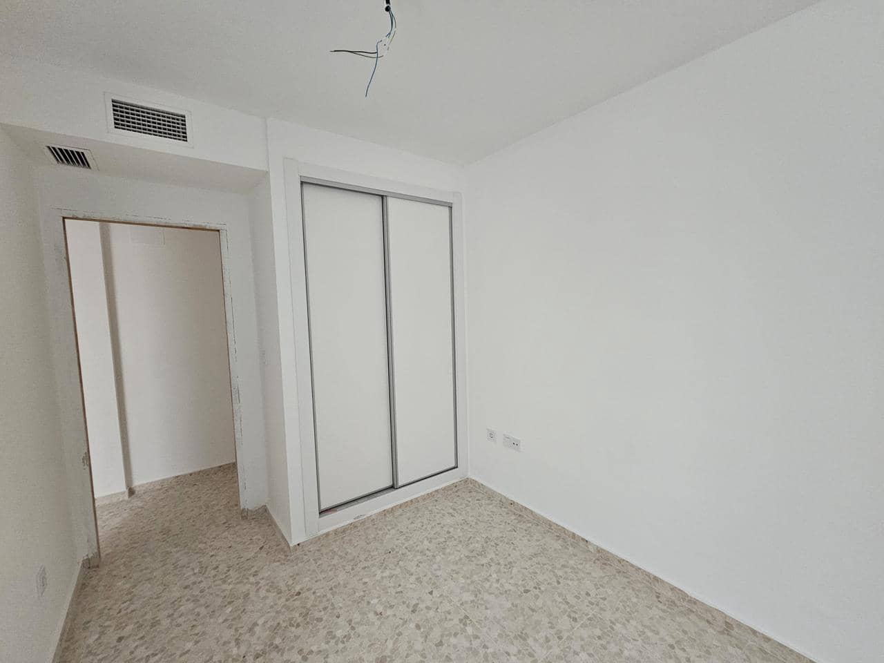 2 bedroom Flat for sale in La Pobla de Vallbona - € 187,000 (Ref: 9053715)