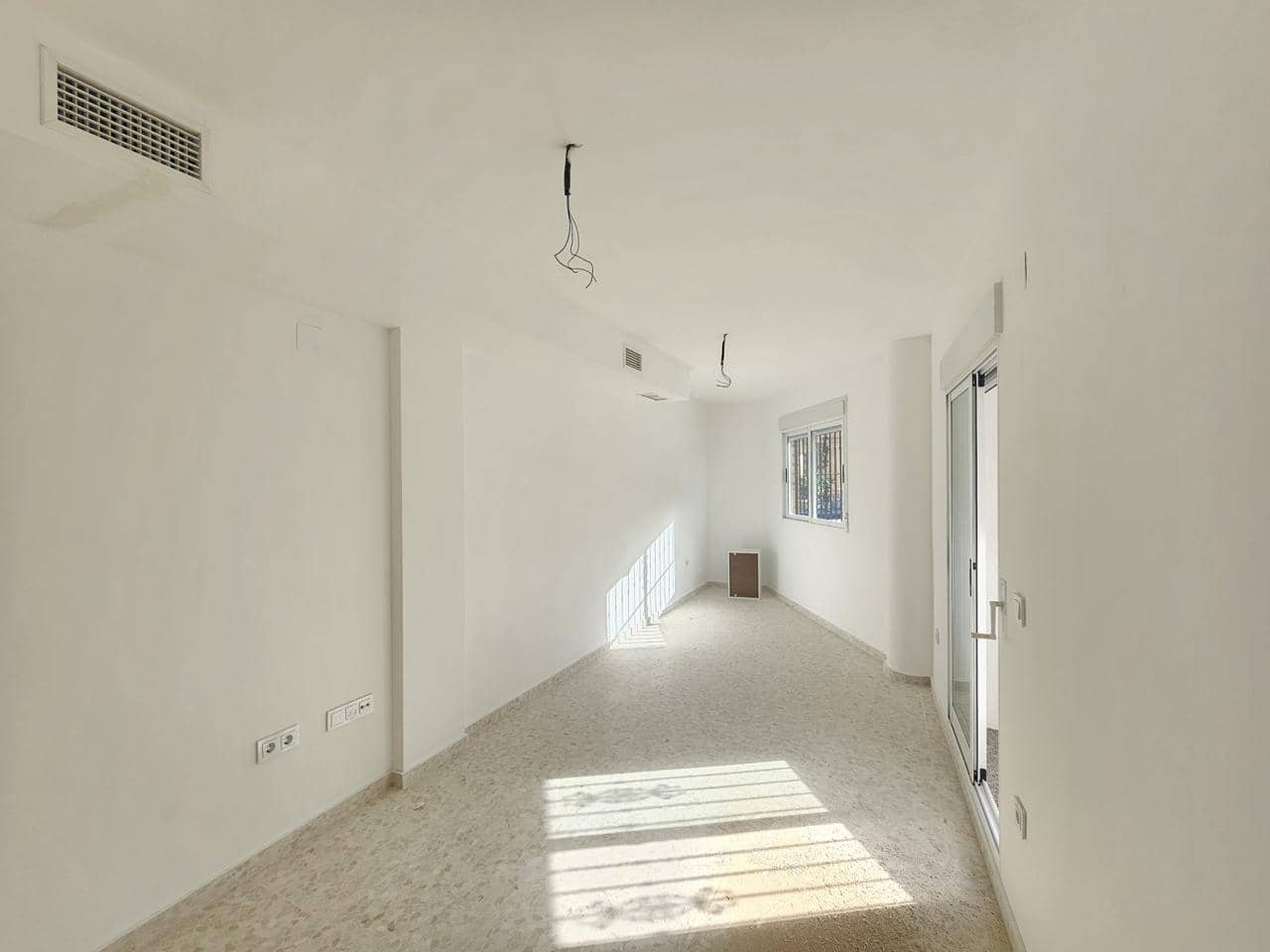 2 bedroom Flat for sale in La Pobla de Vallbona - € 187,000 (Ref: 9053715)