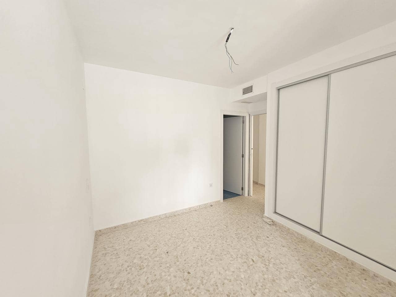 2 bedroom Flat for sale in La Pobla de Vallbona - € 187,000 (Ref: 9053715)