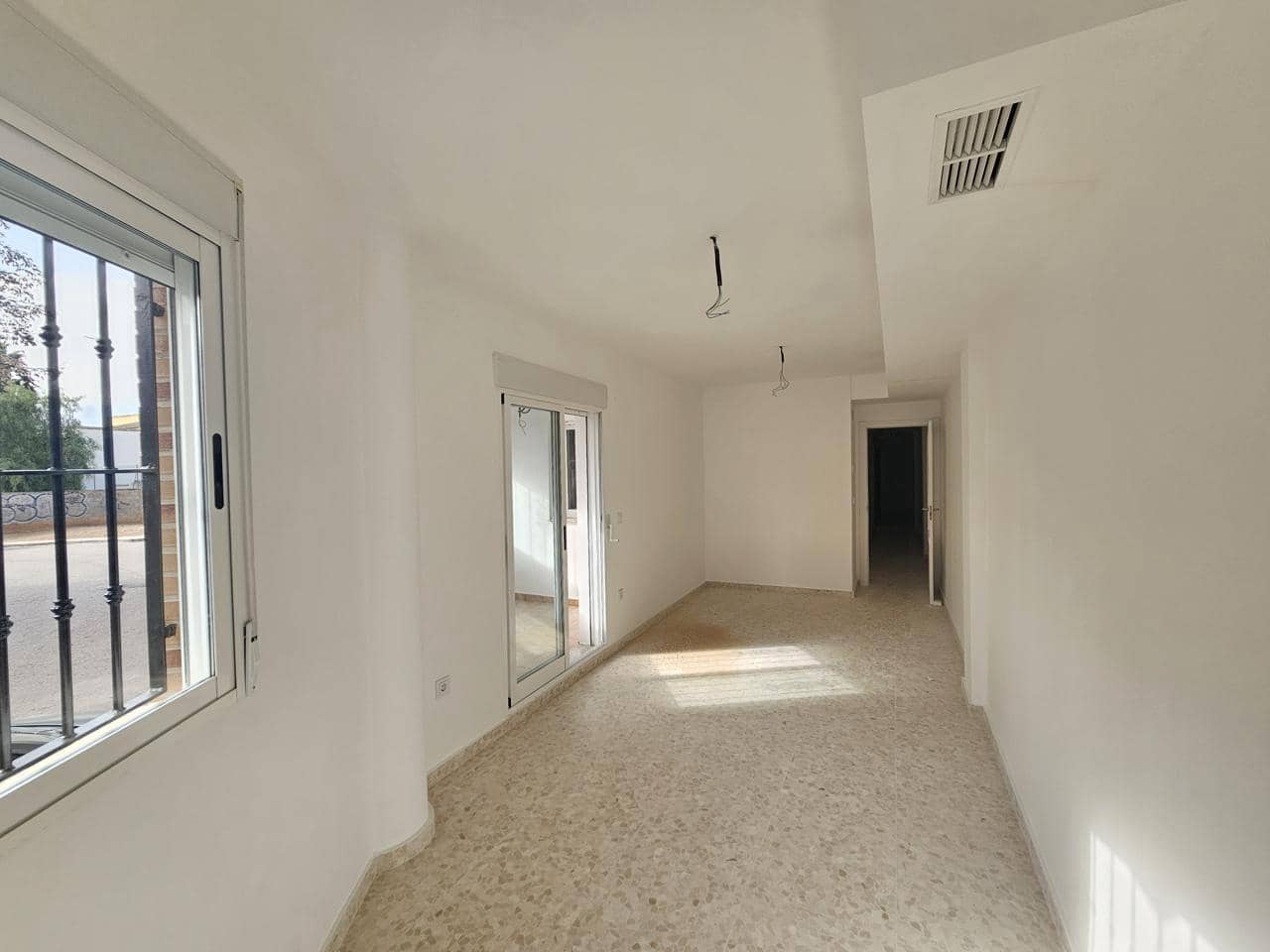 2 bedroom Flat for sale in La Pobla de Vallbona - € 187,000 (Ref: 9053715)