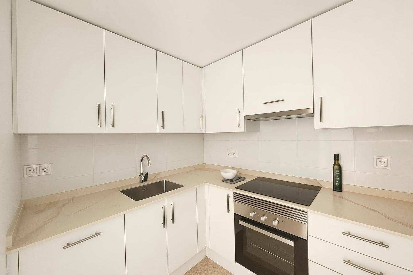 2 bedroom Flat for sale in La Pobla de Vallbona - € 187,000 (Ref: 9053715)