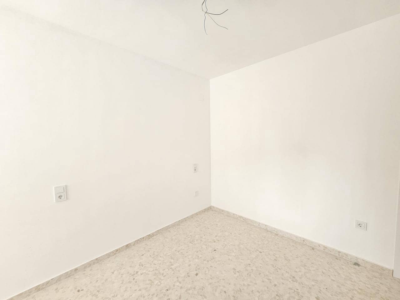 2 bedroom Flat for sale in La Pobla de Vallbona - € 187,000 (Ref: 9053715)