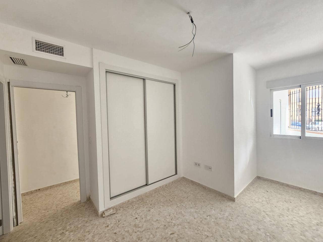 2 bedroom Flat for sale in La Pobla de Vallbona - € 187,000 (Ref: 9053715)