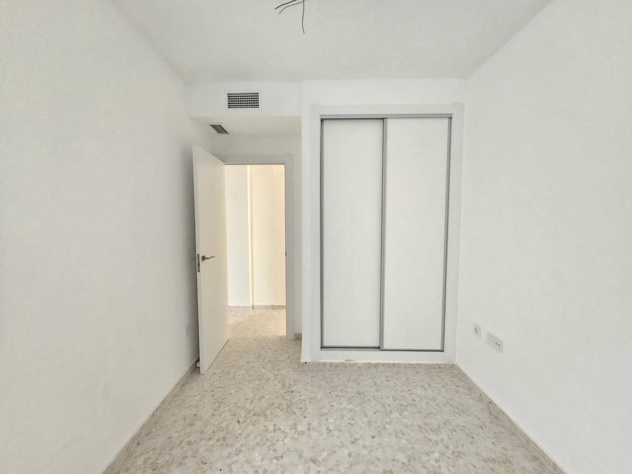 2 bedroom Flat for sale in La Pobla de Vallbona - € 187,000 (Ref: 9053715)