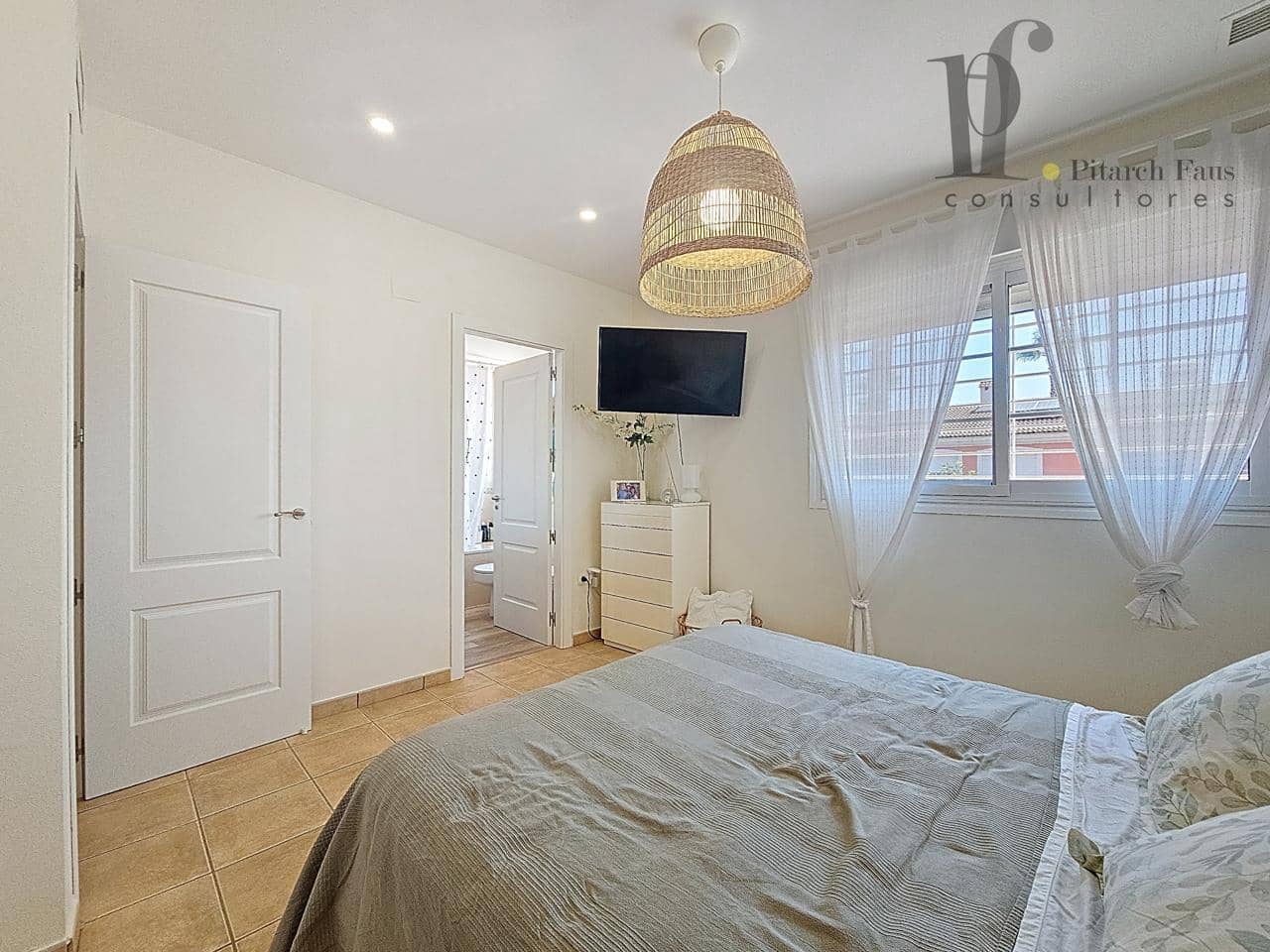 3 soverom Villa til salgs i La Pobla de Vallbona med svømmebasseng - € 315 000 (Ref: 9106979)