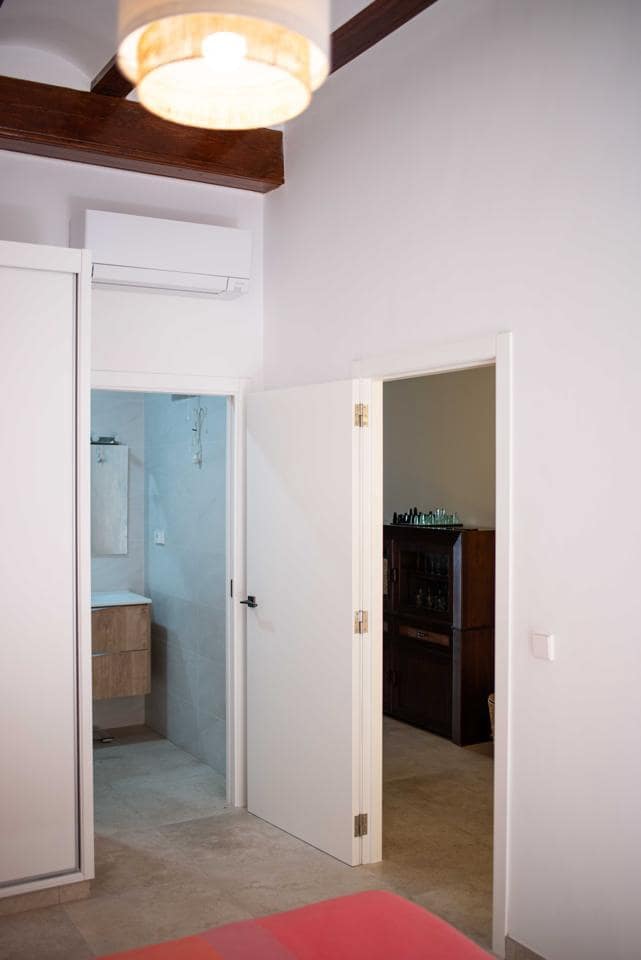 3 bedroom Villa for sale in La Pobla de Vallbona - € 280,000 (Ref: 9383598)