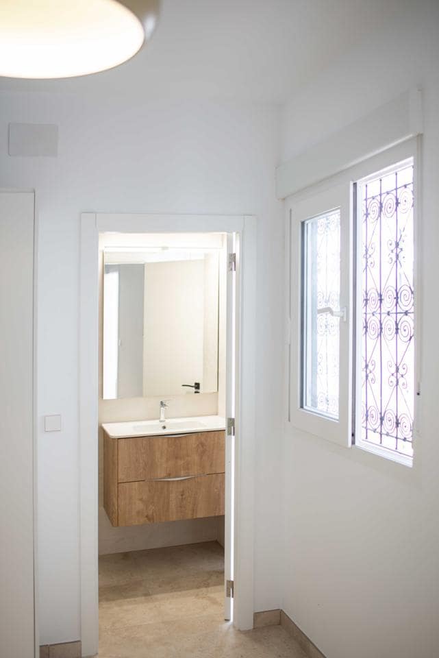 3 bedroom Villa for sale in La Pobla de Vallbona - € 280,000 (Ref: 9383598)