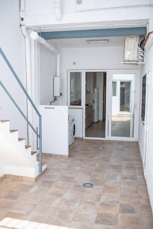 3 bedroom Villa for sale in La Pobla de Vallbona - € 280,000 (Ref: 9383598)