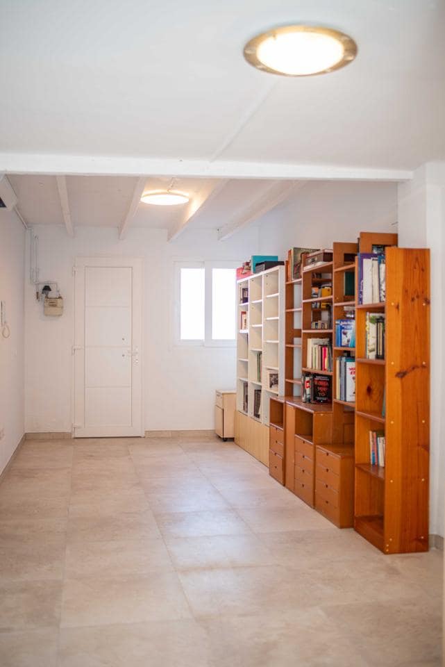 3 bedroom Villa for sale in La Pobla de Vallbona - € 280,000 (Ref: 9383598)