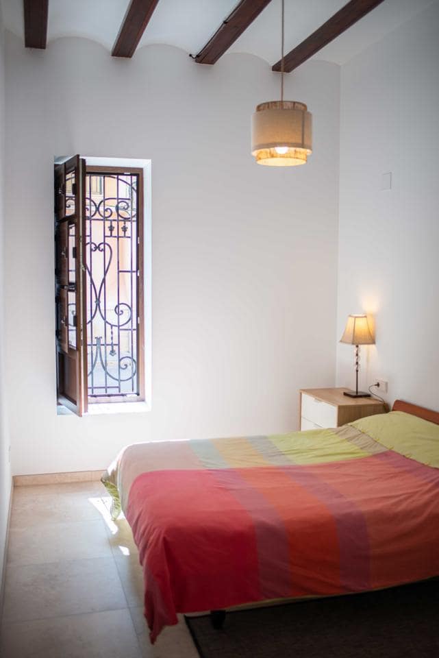 3 bedroom Villa for sale in La Pobla de Vallbona - € 280,000 (Ref: 9383598)