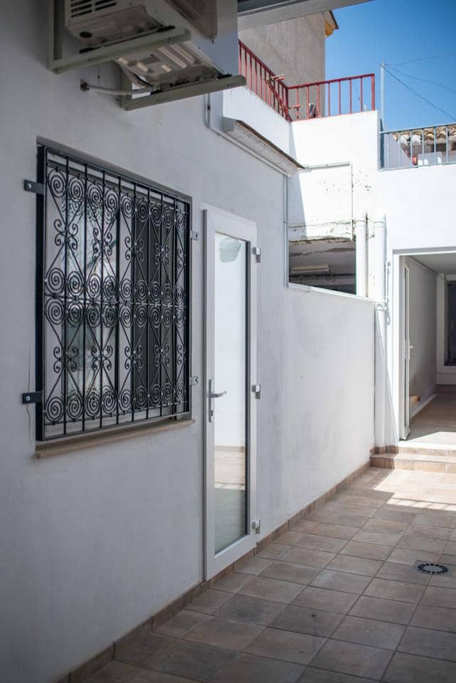 3 bedroom Villa for sale in La Pobla de Vallbona - € 280,000 (Ref: 9383598)