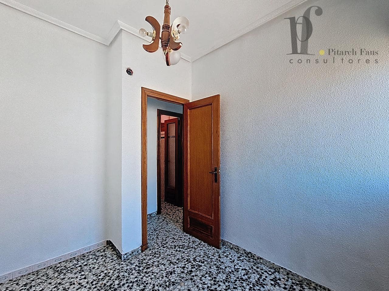 7 bedroom Villa for sale in Benaguasil with garage - € 360,000 (Ref: 9400284)