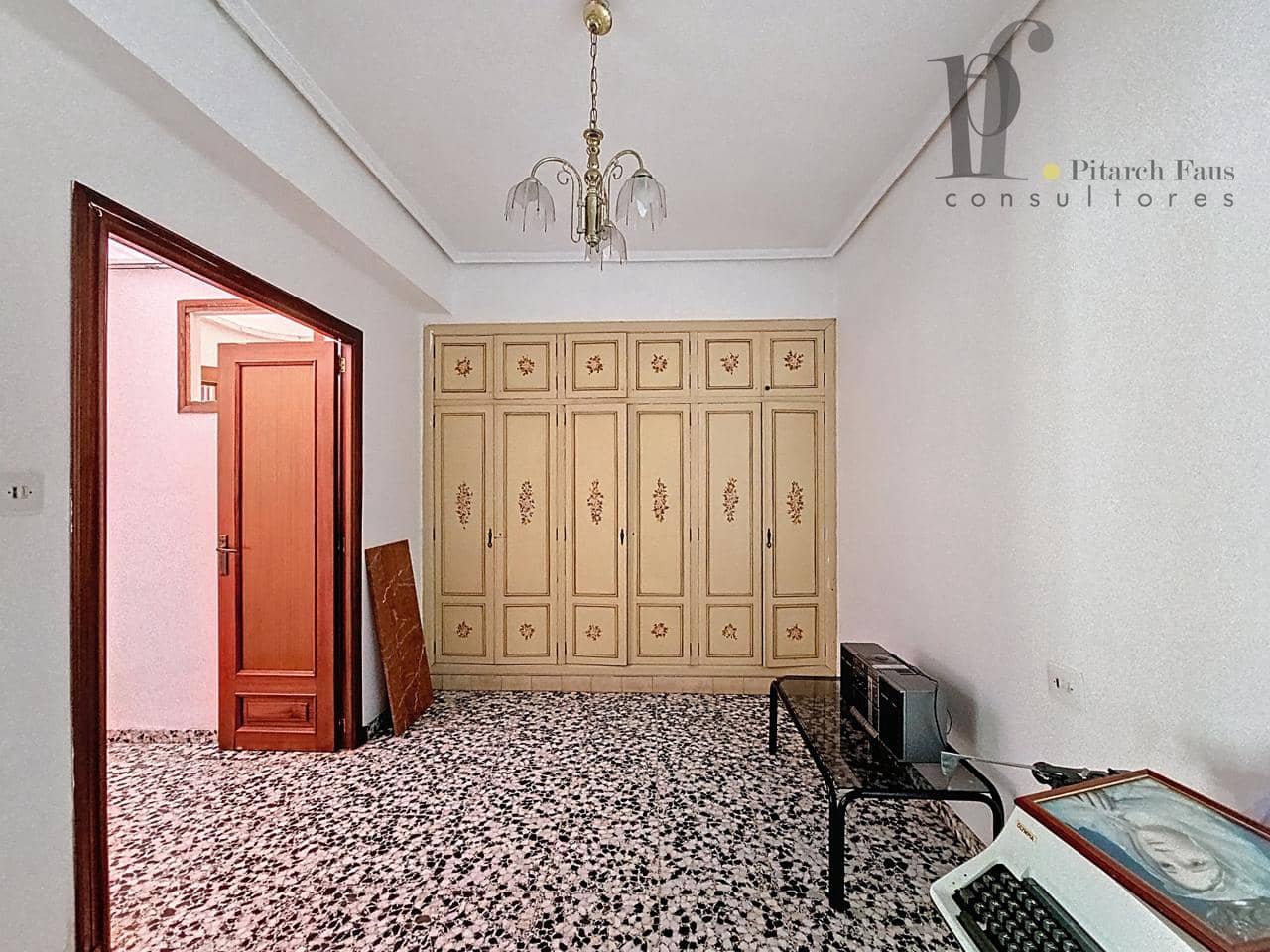 7 bedroom Villa for sale in Benaguasil with garage - € 360,000 (Ref: 9400284)