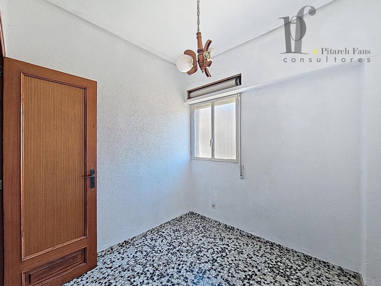 7 bedroom Villa for sale in Benaguasil with garage - € 360,000 (Ref: 9400284)