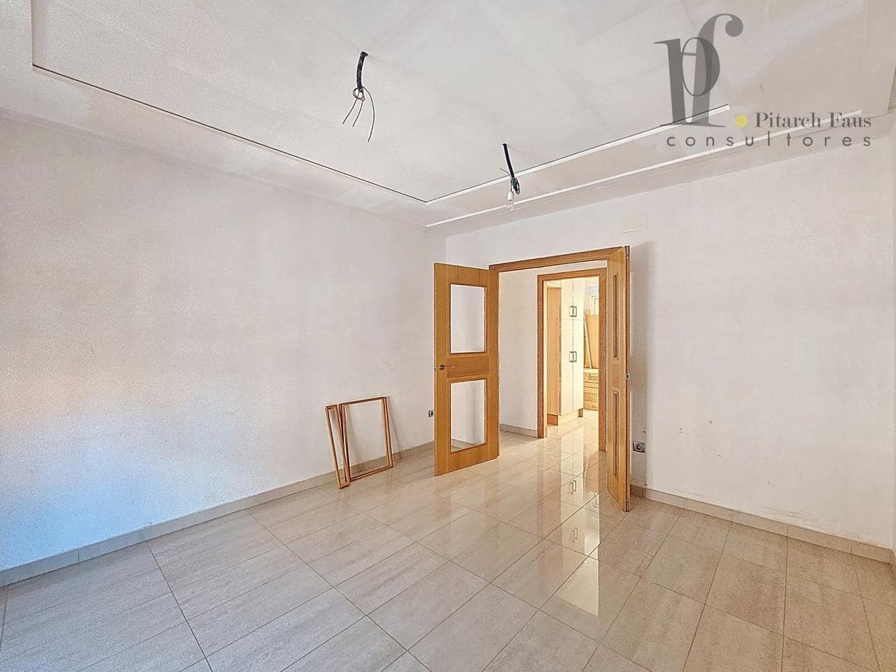 7 bedroom Villa for sale in Benaguasil with garage - € 360,000 (Ref: 9400284)