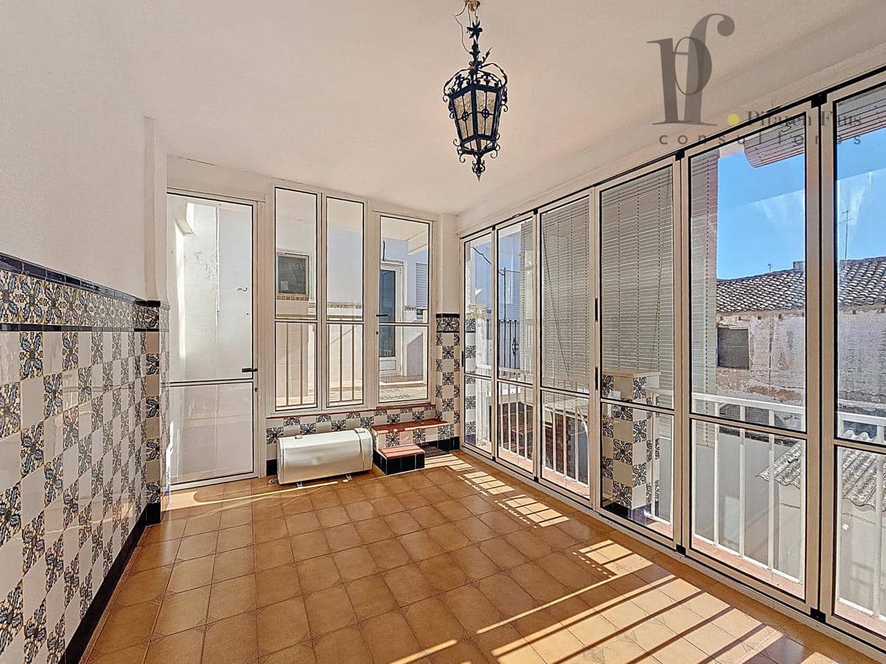 7 bedroom Villa for sale in Benaguasil with garage - € 360,000 (Ref: 9400284)