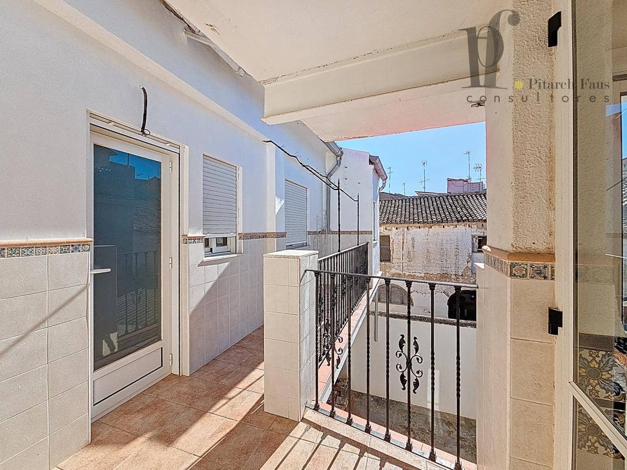 7 bedroom Villa for sale in Benaguasil with garage - € 360,000 (Ref: 9400284)