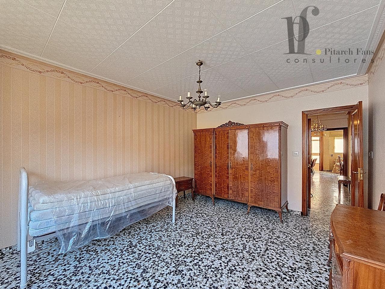 7 bedroom Villa for sale in Benaguasil with garage - € 360,000 (Ref: 9400284)