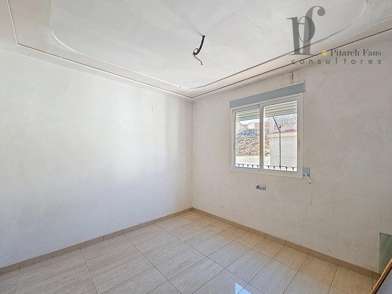 7 bedroom Villa for sale in Benaguasil with garage - € 360,000 (Ref: 9400284)