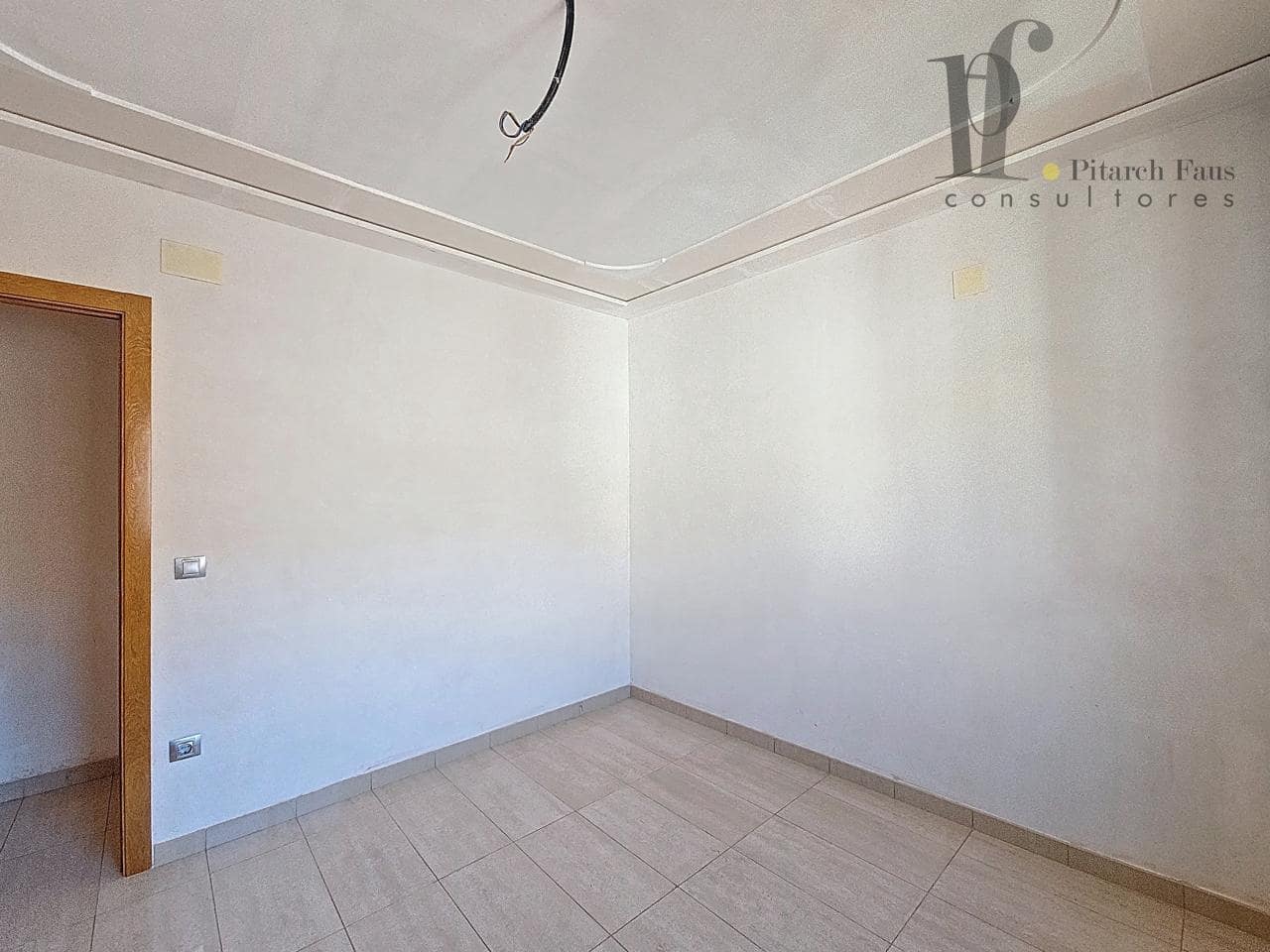 7 bedroom Villa for sale in Benaguasil with garage - € 330,000 (Ref: 9400284)