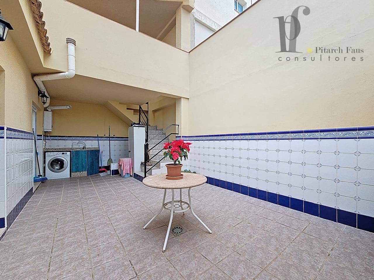 5 soveværelse Villa til salg i Benisano med garage - € 400.000 (Ref: 9558977)