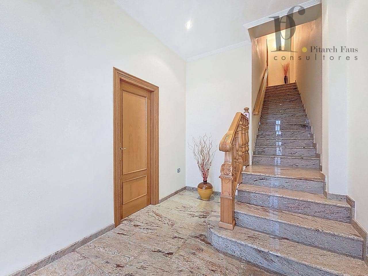 5 soveværelse Villa til salg i Benisano med garage - € 400.000 (Ref: 9558977)