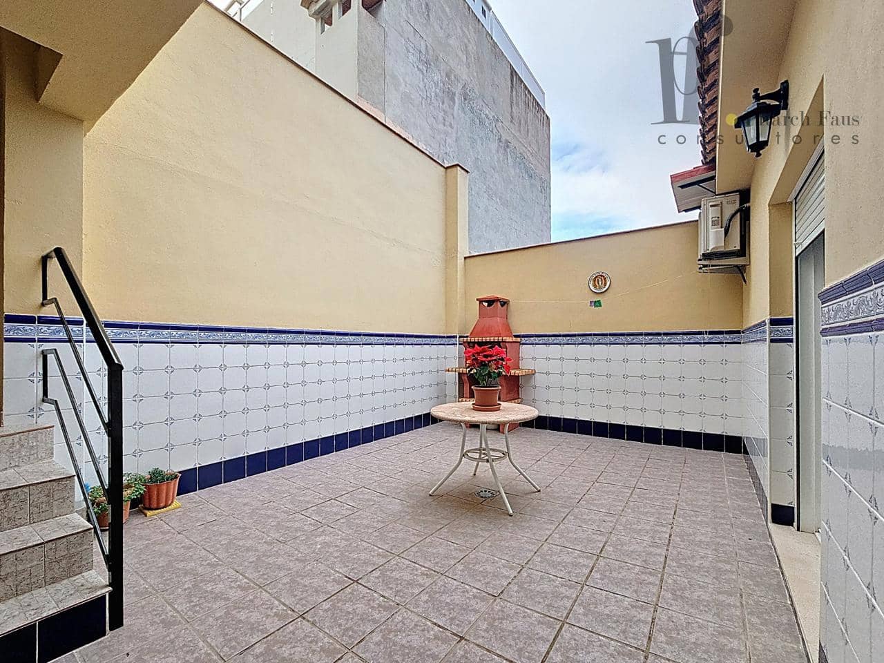 5 soveværelse Villa til salg i Benisano med garage - € 400.000 (Ref: 9558977)