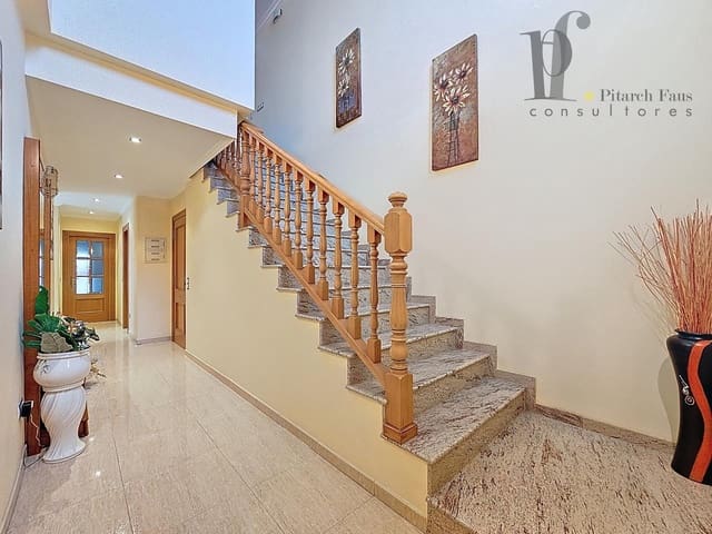 5 bedroom Villa for sale in Benisanó with garage - € 395,000 (Ref: 9558977)