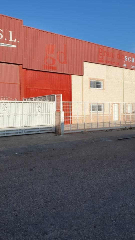 Commercial for rent in La Pobla de Vallbona - € 1,100 (Ref: 9587987)