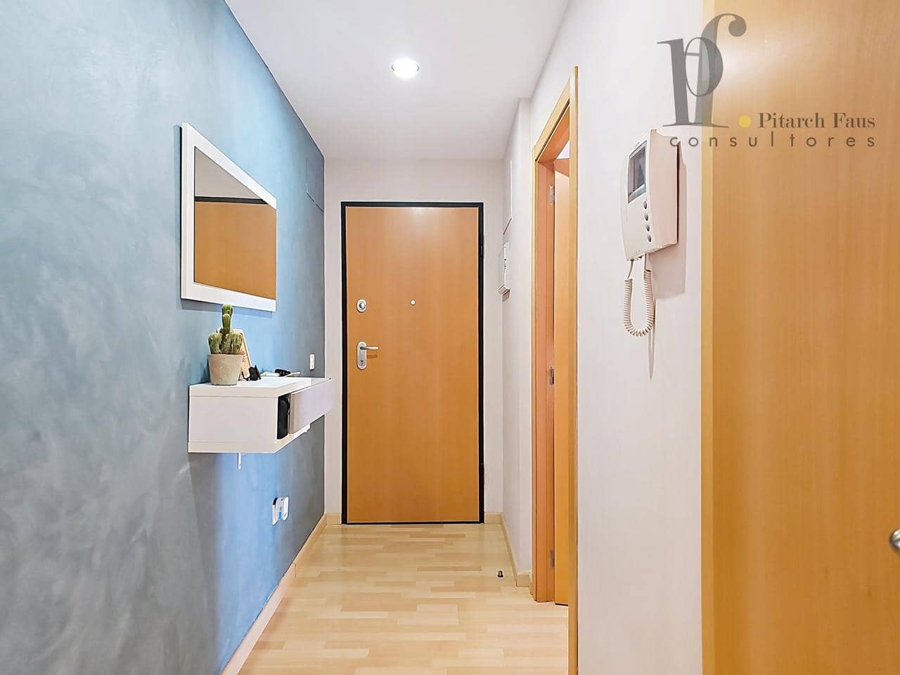 3 bedroom Flat for sale in La Pobla de Vallbona with garage - € 237,000 (Ref: 9800740)