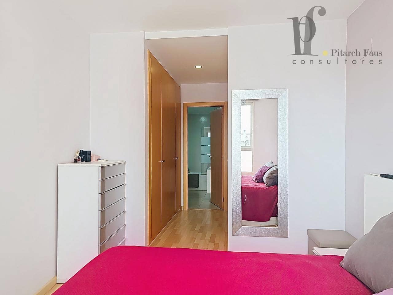 3 bedroom Flat for sale in La Pobla de Vallbona with garage - € 237,000 (Ref: 9800740)