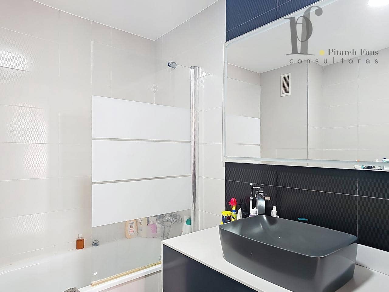 3 bedroom Flat for sale in La Pobla de Vallbona with garage - € 237,000 (Ref: 9800740)