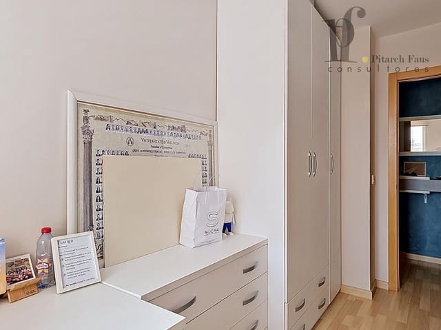 3 bedroom Flat for sale in La Pobla de Vallbona with garage - € 237,000 (Ref: 9800740)