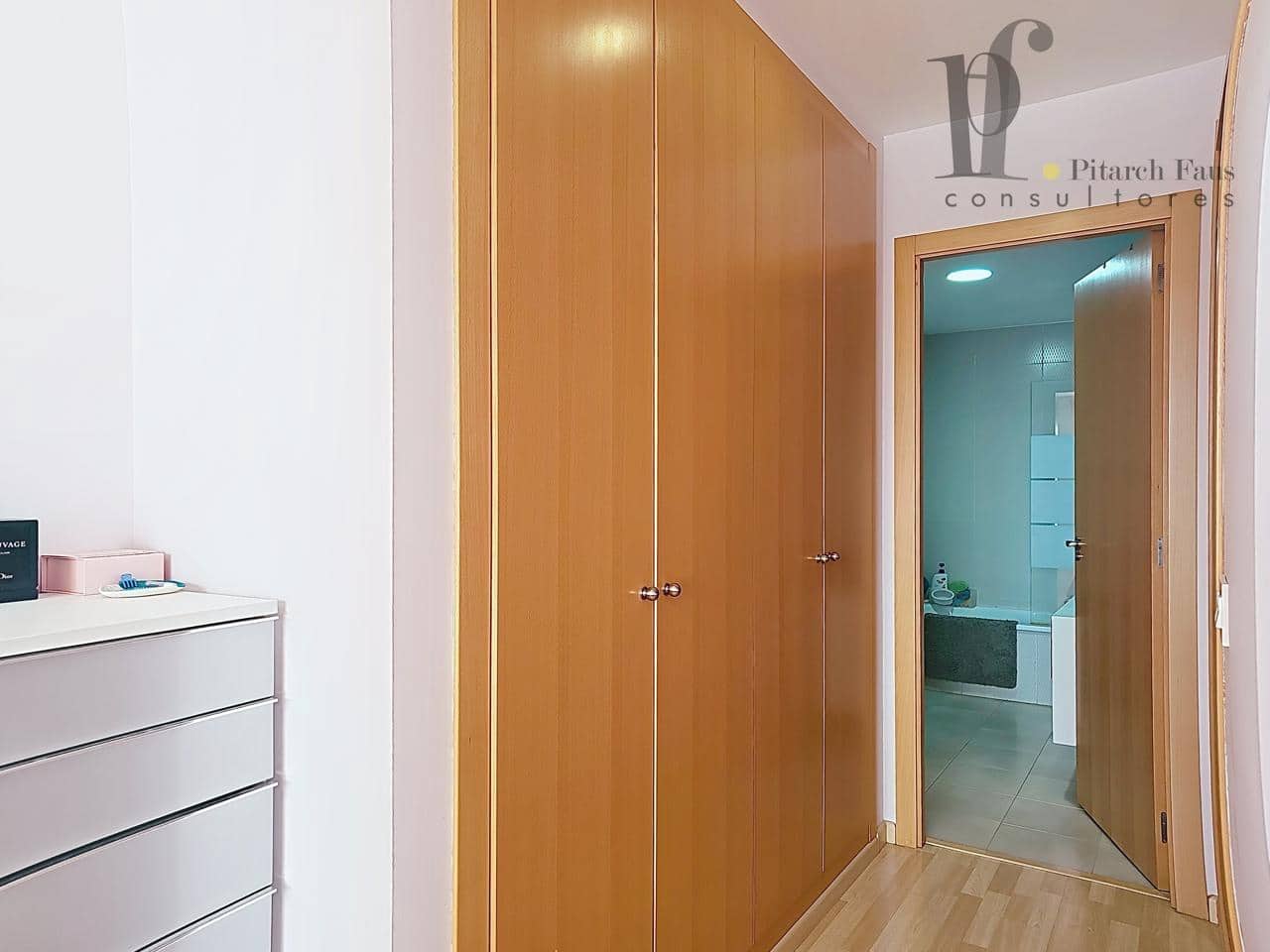 3 bedroom Flat for sale in La Pobla de Vallbona with garage - € 237,000 (Ref: 9800740)