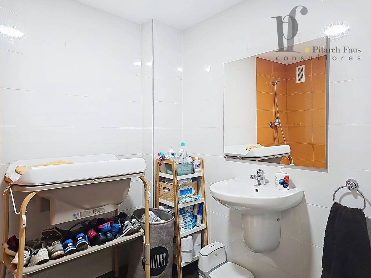 3 bedroom Flat for sale in La Pobla de Vallbona with garage - € 237,000 (Ref: 9800740)