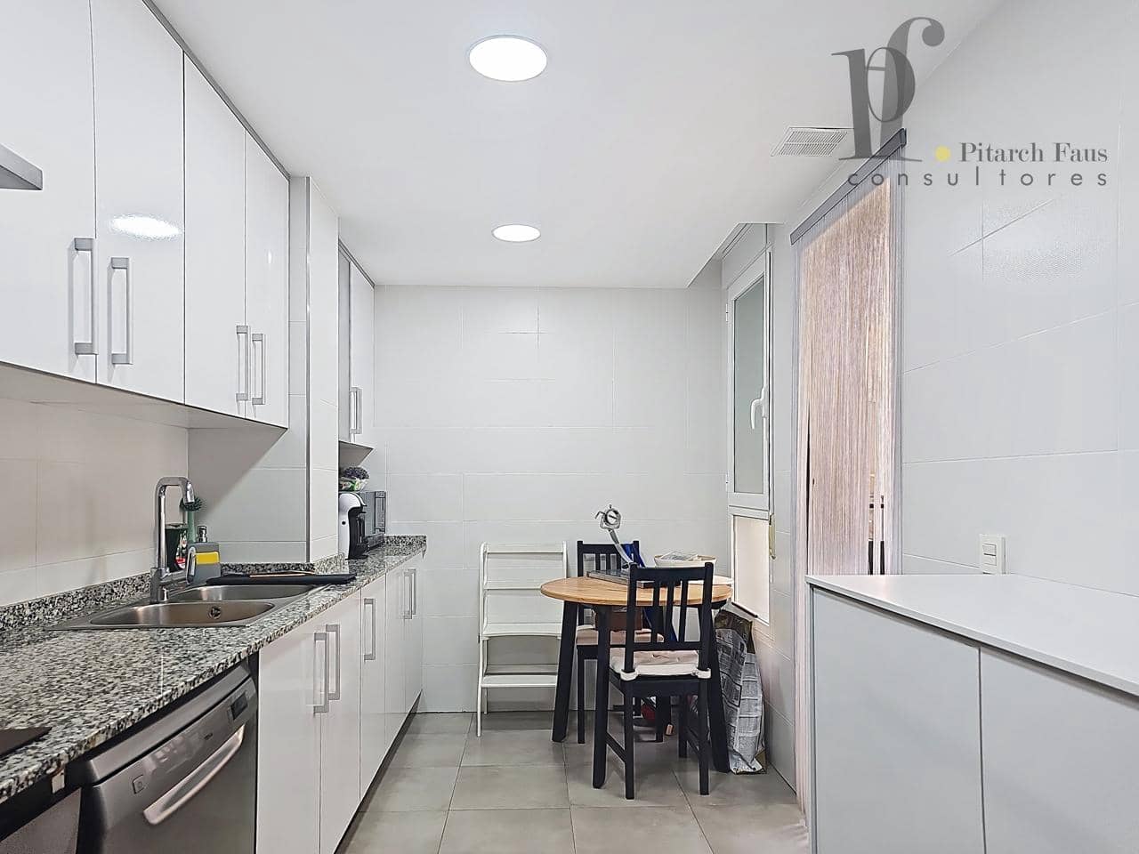 3 bedroom Flat for sale in La Pobla de Vallbona with garage - € 237,000 (Ref: 9800740)