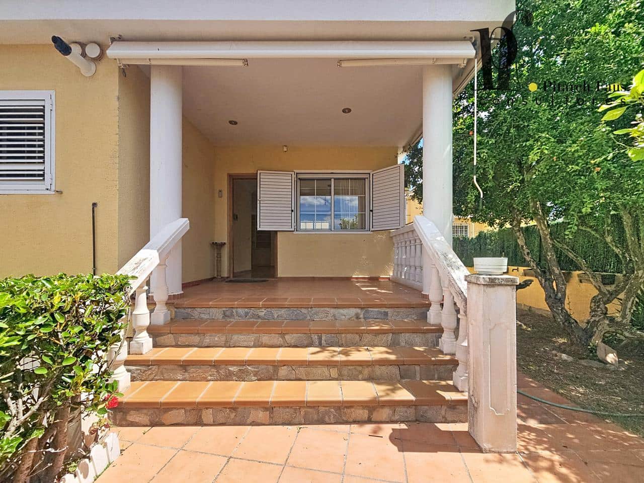 4 Zimmer Villa zu verkaufen in La Pobla de Vallbona mit Pool Garage - 465.000 € (Ref: 9827402)