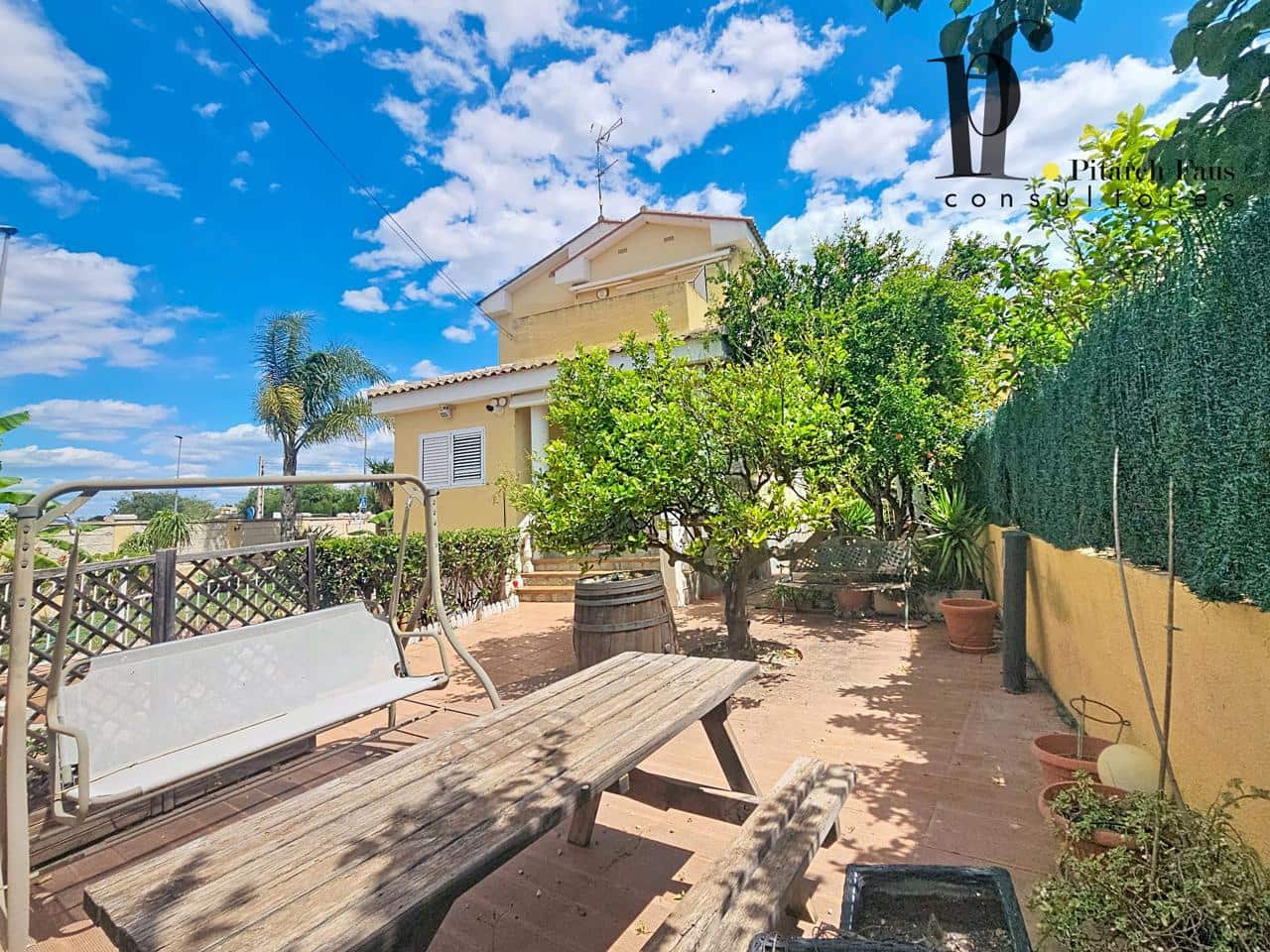 4 Zimmer Villa zu verkaufen in La Pobla de Vallbona mit Pool Garage - 465.000 € (Ref: 9827402)