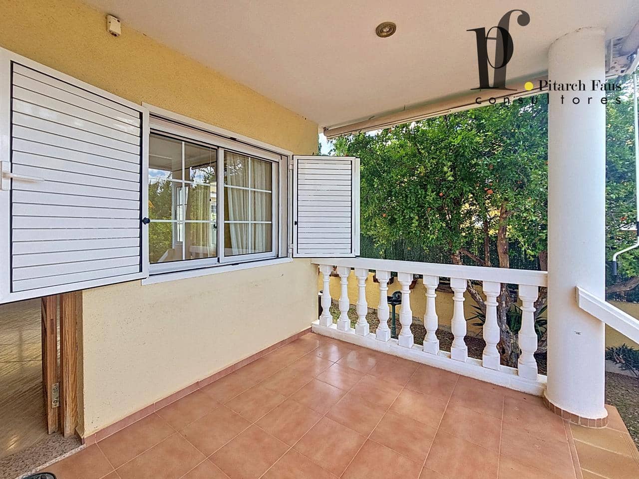 4 Zimmer Villa zu verkaufen in La Pobla de Vallbona mit Pool Garage - 465.000 € (Ref: 9827402)
