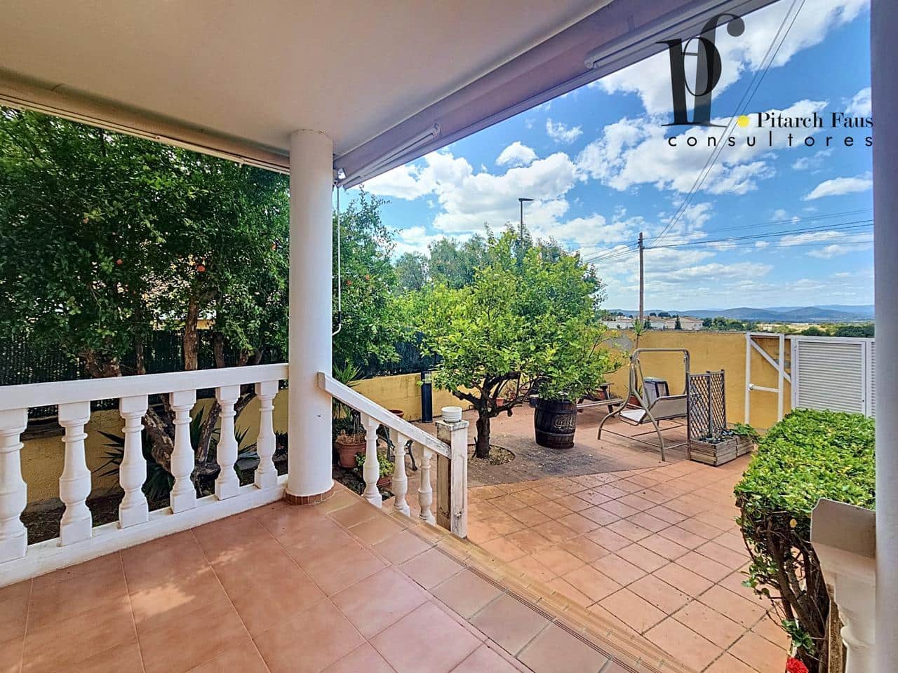 4 Zimmer Villa zu verkaufen in La Pobla de Vallbona mit Pool Garage - 465.000 € (Ref: 9827402)
